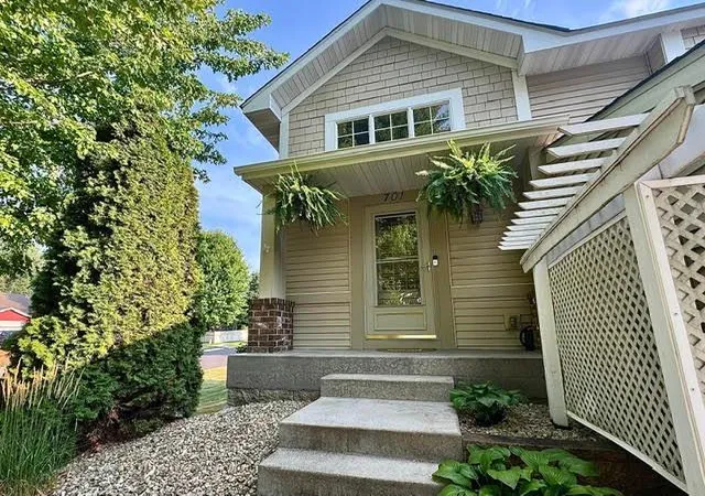 Photo 3 of Sale Pending at 701 S Oaks Dr, Hastings, MN 55033 | MLS# 7119327 | Listing updated on 2026-09-03