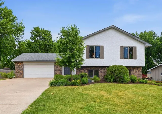 Photo 2 of Sale Pending at 4027 Elmwood Dr, Saint Bonifacius, MN 55375 | MLS# 7119335 | Listing updated on 2026-08-24