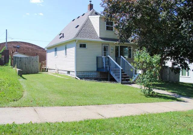 1st image of 220 Garfield St, Eveleth, MN 55734 | MLS# 7119338