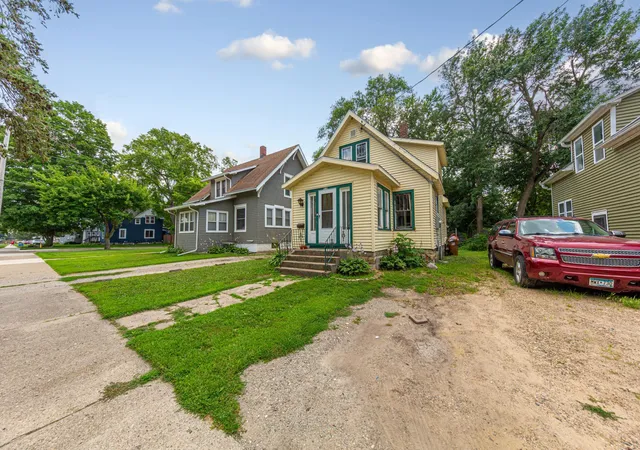 Photo 3 of Single family home for sale at 518 E 5th Street, Albert Lea, MN 56007 | MLS# 7119339 | Listing updated on 2026-08-13