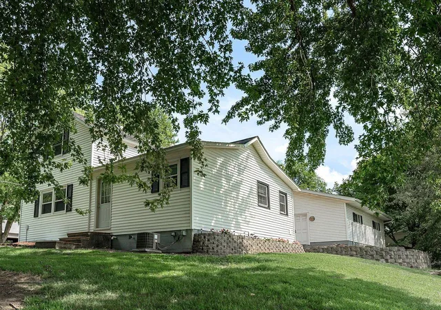 2nd image of 828 Clinton St E, Waterville, MN 56096 | MLS# 7119354