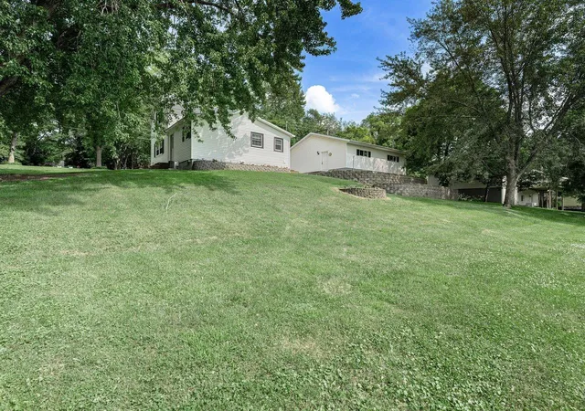Photo 4 of Single family home for sale at 828 Clinton St E, Waterville, MN 56096 | MLS# 7119354 | Listing updated on 2026-08-01