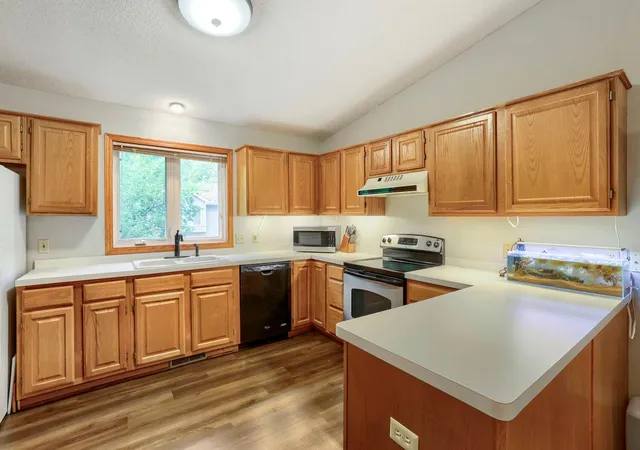 3rd image of 13027 Penn Ave S, Burnsville, MN 55337 | MLS# 7119371