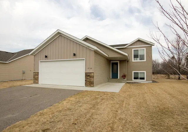 2nd image of 1709 Maple Leaf Ln, Litchfield, MN 55355 | MLS# 7119373
