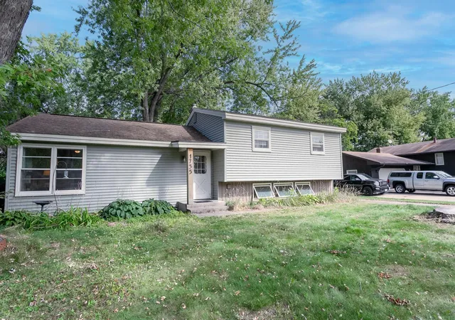 Photo 1 of Single family home for sale at 1735 Birch Lake Ave, Saint Paul, MN 55110 | MLS# 7119375 | Listing updated on 2026-09-04