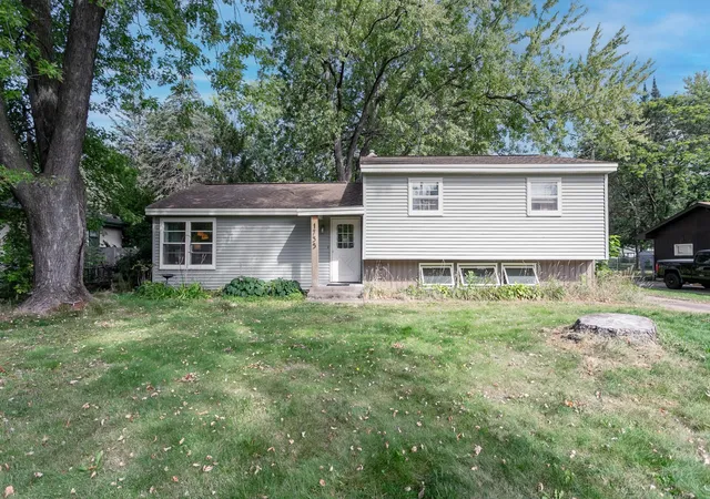 Photo 3 of Single family home for sale at 1735 Birch Lake Ave, Saint Paul, MN 55110 | MLS# 7119375 | Listing updated on 2026-09-04