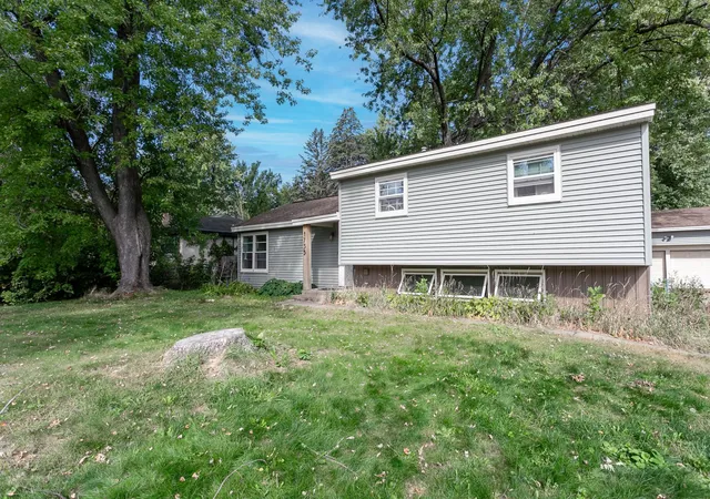 Photo 4 of Single family home for sale at 1735 Birch Lake Ave, Saint Paul, MN 55110 | MLS# 7119375 | Listing updated on 2026-09-04