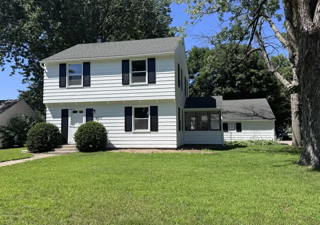 1st image of 1600 4th Ave Sw, Austin, MN 55912 | MLS# 7119376