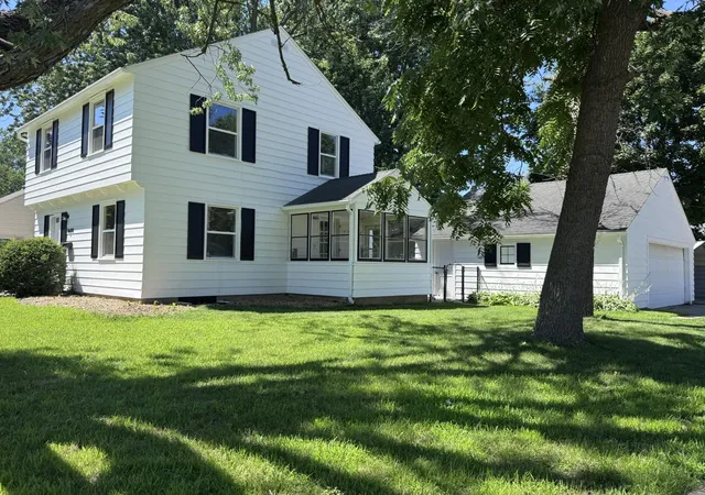 Photo 2 of Single family home for sale at 1600 4th Avenue Sw, Austin, MN 55912 | MLS# 7119376 | Listing updated on 2026-08-06