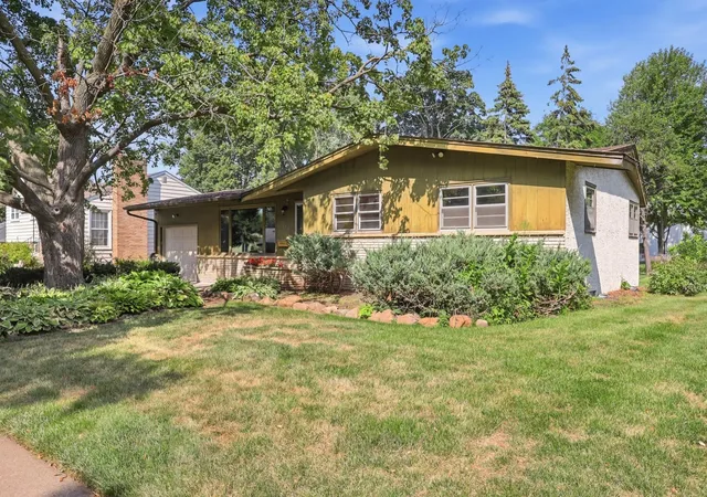 Photo 2 of Sale Pending at 1206 Bellows St, Saint Paul, MN 55118 | MLS# 7119397 | Listing updated on 2026-09-03