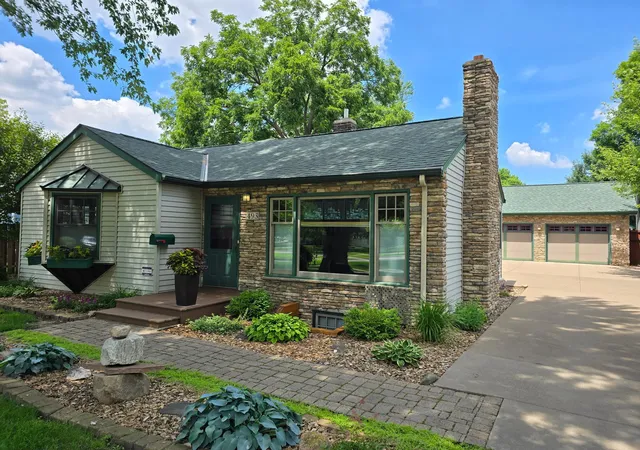 1st image of 493 Wheelock Pkwy W, Saint Paul, MN 55117 | MLS# 7119409