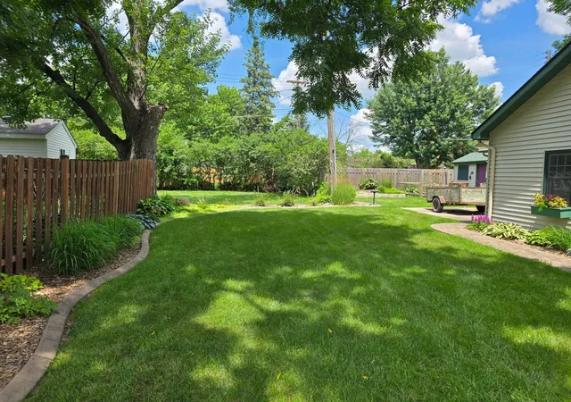 Photo 3 of Sale Pending at 493 Wheelock Pkwy W, Saint Paul, MN 55117 | MLS# 7119409 | Listing updated on 2026-08-21