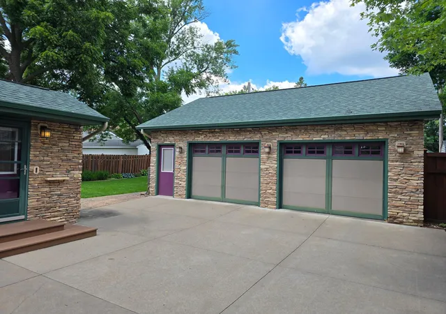 Photo 3 of Sale Pending at 493 Wheelock Pkwy W, Saint Paul, MN 55117 | MLS# 7119409 | Listing updated on 2026-08-21