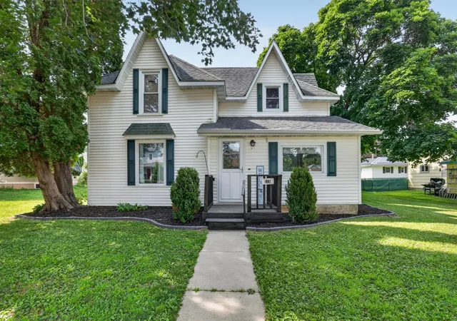 1st image of 115 W Cabot St, Le Roy, MN 55951 | MLS# 7119417