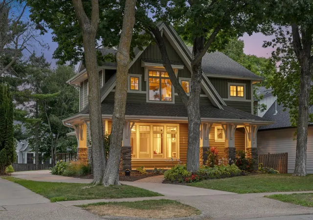 1st image of 633 Park St E, Wayzata, MN 55391 | MLS# 7119431