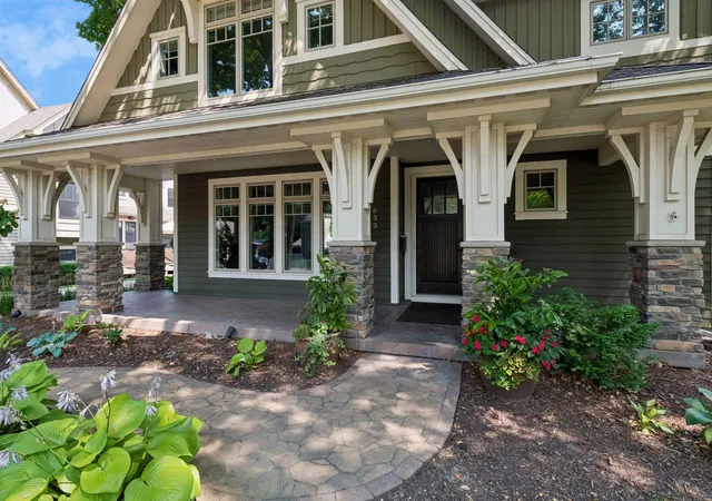 41st image of 633 Park St E, Wayzata, MN 55391 | MLS# 7119431