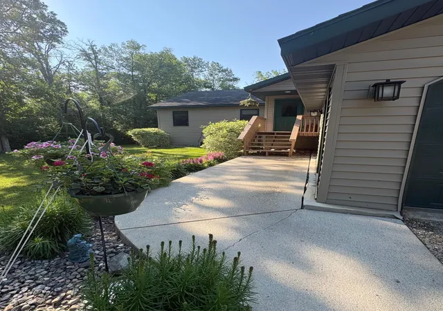 Photo 3 of Single family home for sale at 3914 Alder St Ne, Bemidji, MN 56601 | MLS# 7119440 | Listing updated on 2026-08-27