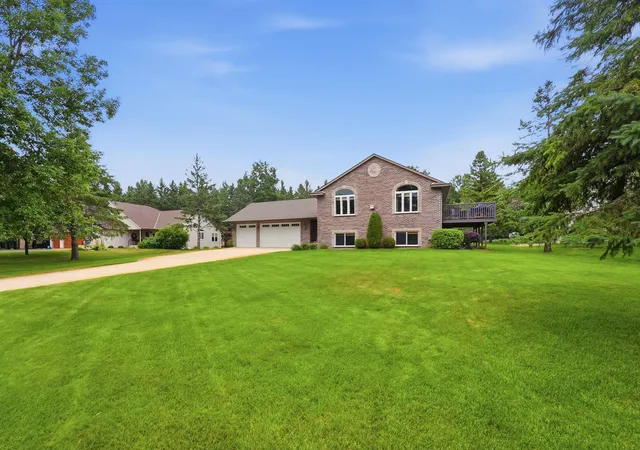 Photo 2 of Single family home for sale at 3405 Pawnee Dr Se, Alexandria, MN 56308 | MLS# 7119451 | Listing updated on 2026-10-09