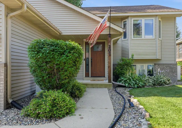 3rd image of 207 Dresden Alcove, Waverly, MN 55390 | MLS# 7119453