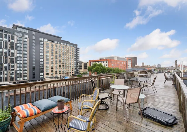 2nd image of 601 S 9Th St, Minneapolis, MN 55404