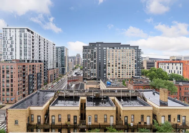 17th image of 601 S 9th St #3, Minneapolis, MN 55404 | MLS# 7119457