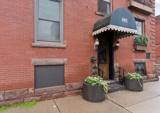 2nd image of 601 S 9th St #3, Minneapolis, MN 55404 | MLS# 7119457