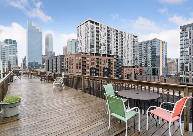 Listing Photo 4 - Condo for sale in building located at 601 S 9Th St, Minneapolis, MN 55404 - Unit #3