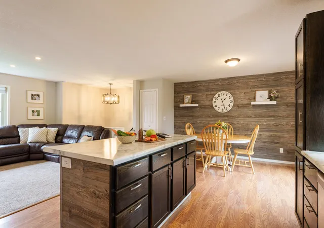 2nd image of 1526 15th St W, Hastings, MN 55033 | MLS# 7119460
