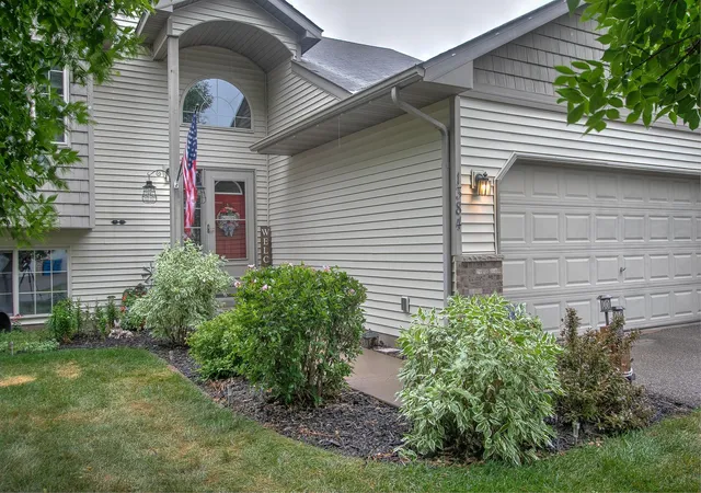2nd image of 1384 Cedar Dr S, Cambridge, MN 55008 | MLS# 7119479