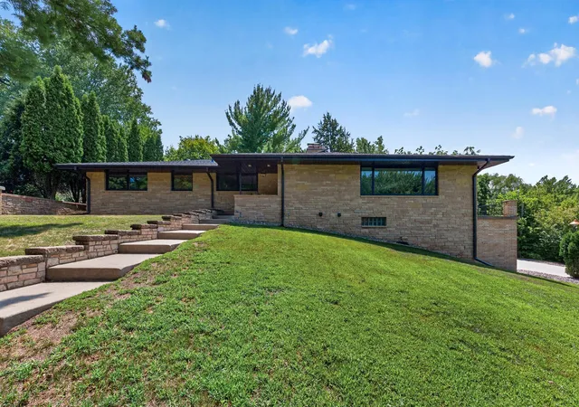 Photo 4 of Single family home for sale at 1472 Bridgeview Ave, Saint Paul, MN 55121 | MLS# 7119488 | Listing updated on 2026-08-26
