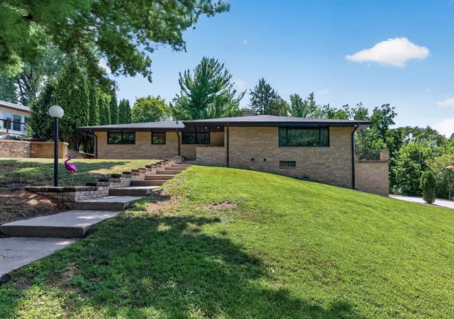 Photo 5 of Single family home for sale at 1472 Bridgeview Ave, Saint Paul, MN 55121 | MLS# 7119488 | Listing updated on 2026-08-26