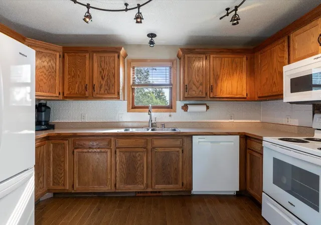 Photo 3 of Single family home for sale at 39523 State Hwy 47, Aitkin, MN 56431 | MLS# 7119524 | Listing updated on 2026-09-25