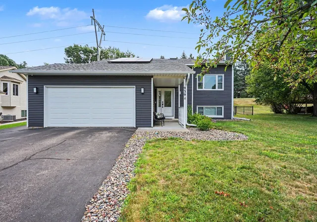 2nd image of 939 Savannah Rd, Saint Paul, MN 55123 | MLS# 7119527