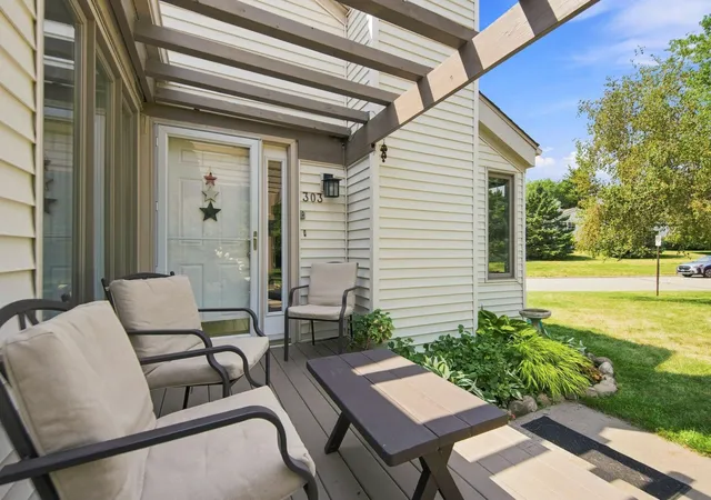 3rd image of 303 Elan Ct, Woodbury, MN 55125 | MLS# 7119528