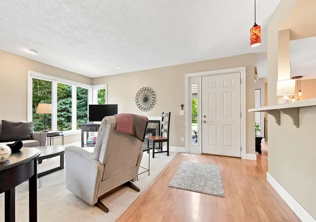 5th image of 303 Elan Ct, Woodbury, MN 55125 | MLS# 7119528