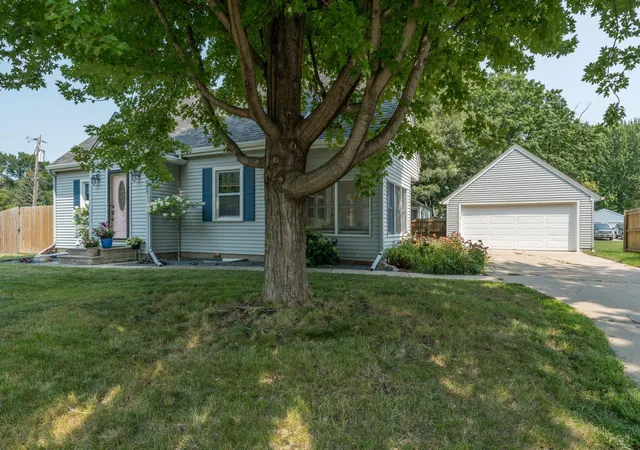 1st image of 227 Johnson St, Mankato, MN 56001 | MLS# 7119531