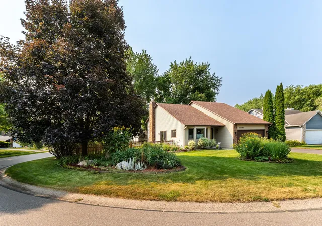 Photo 3 of Sale Pending at 17767 S Shore Ln W, Eden Prairie, MN 55346 | MLS# 7119534 | Listing updated on 2026-08-17