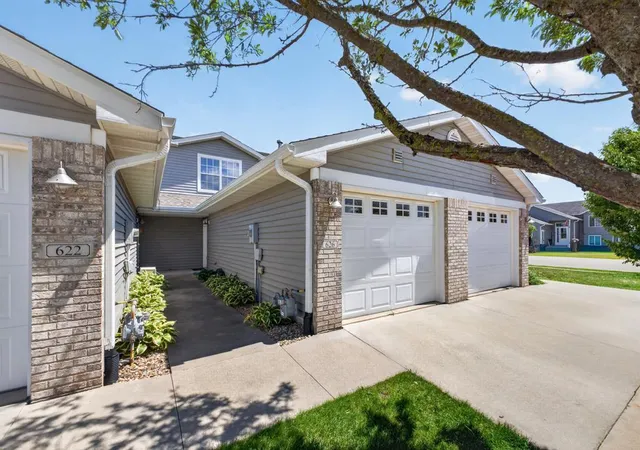 1st image of 626 Pointe Ct Sw, Rochester, MN 55902 | MLS# 7119554