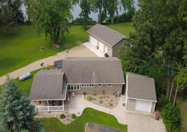 Photo 3 of Single family home for sale at 20975 794th Avenue, Albert Lea, MN 56007 | MLS# 7119593 | Listing updated on 2026-10-22