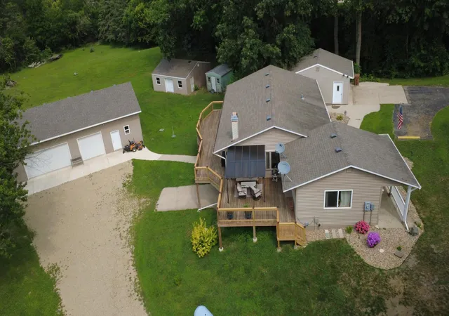 Photo 4 of Single family home for sale at 20975 794th Avenue, Albert Lea, MN 56007 | MLS# 7119593 | Listing updated on 2026-08-29