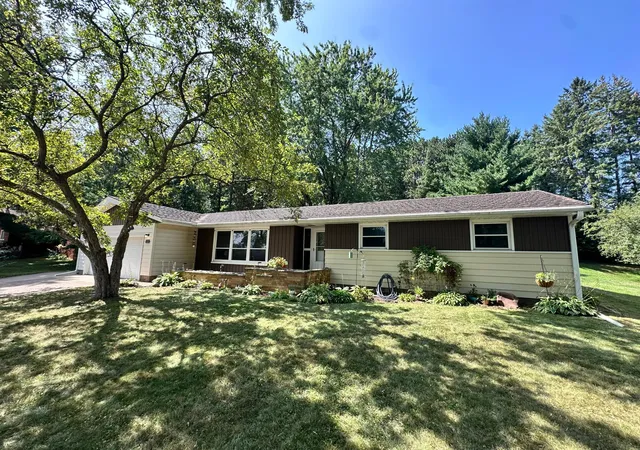 1st image of 2322 16th St, Eau Claire, WI 54703 | MLS# 7119628