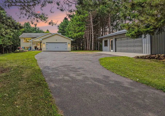 1st image of 1410 143rd St, New Richmond, WI 54017 | MLS# 7119682