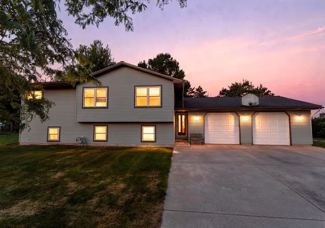 1st image of 705 N Estates Ave, Litchfield, MN 55355 | MLS# 7119715