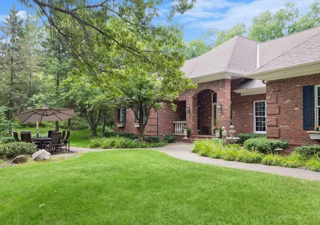 Photo 1 of Single family home for sale at 1959 Pine Ridge Dr, Saint Paul, MN 55118 | MLS# 7119790 | Listing updated on 2026-09-21