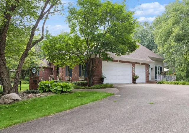 Photo 3 of Single family home for sale at 1959 Pine Ridge Dr, Saint Paul, MN 55118 | MLS# 7119790 | Listing updated on 2026-09-21