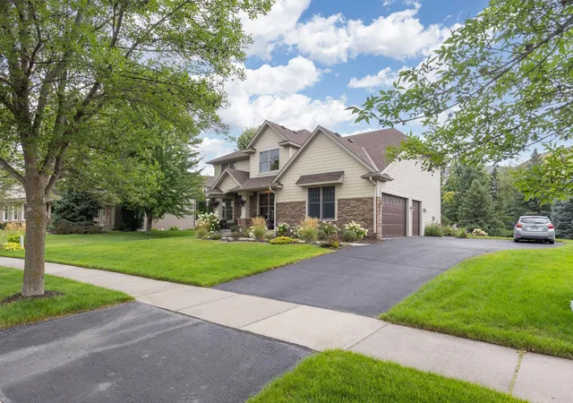Photo 2 of Single family home for sale at 1752 Carriage Dr, Victoria, MN 55386 | MLS# 7119833 | Listing updated on 2026-09-20