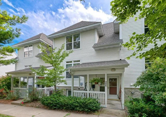 Single family home for sale at 406 Duke St, Saint Paul, MN 55102 | MLS# 7119850