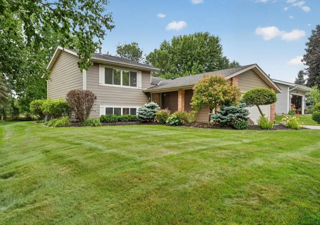 Single family home for sale at 8412 Hiawatha Ave, Eden Prairie, MN 55347 | MLS# 7119859