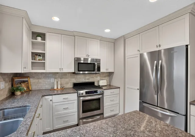 Photo 4 of Single family home for sale at 8412 Hiawatha Ave, Eden Prairie, MN 55347 | MLS# 7119859 | Listing updated on 2026-10-16