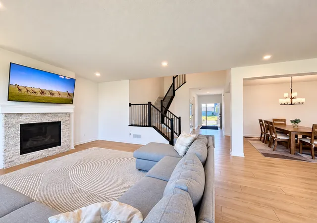 Photo 4 of Single family home for sale at 18112 Hounds Dr, Lakeville, MN 55044 | MLS# 7119879 | Listing updated on 2026-10-08